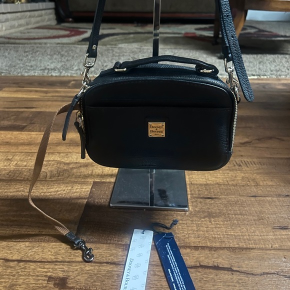 Dooney & Bourke (# J14254806) Black Leather Crossbody Bag (8 x 5” in.) W/ Tags - Picture 4 of 16